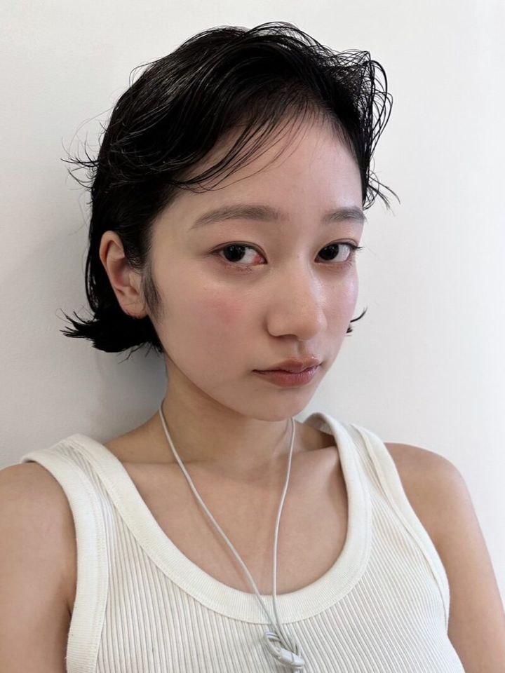 30代ヘアスタイル、外ハネウェットボブ、nanuk