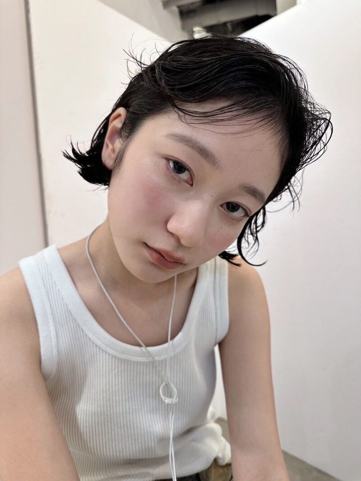 30代ヘアスタイル、外ハネウェットボブ、nanuk