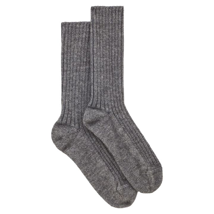 ソックス ¥71,500／ETRO