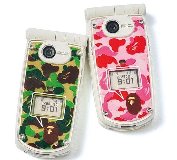 2005年発売 BAPE®のBAPE® × NTT DocomodatMO