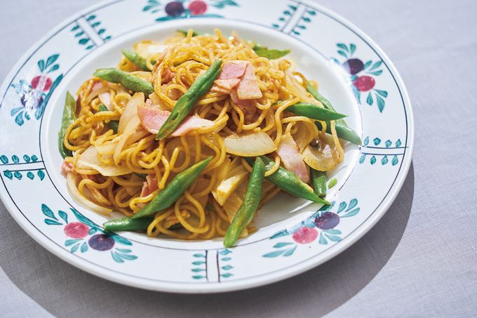 お弁当にもおすすめ。レンチンだけで「カレーソース焼きそば」の完成！【最新号からちょっと見せ】の画像1