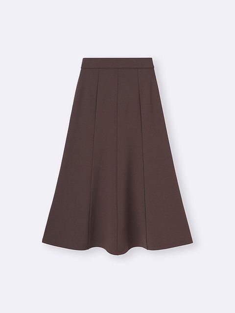 GUのカットソーフレアスカート