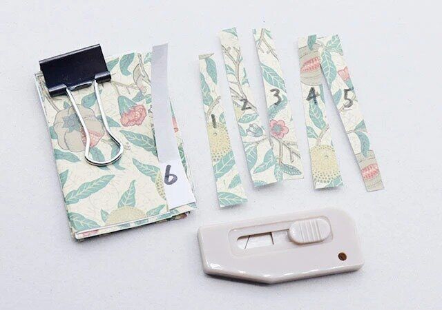 ダイソー ミニミニカッター（グレー、ベージュ）