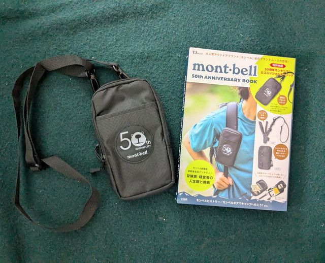 mont-bell 50th ANNIVERSARY BOOK 表紙と付録ポーチ