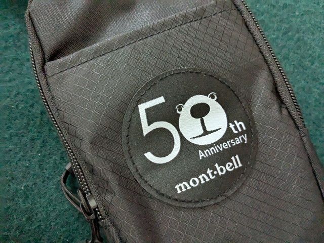 mont-bell 50周年ロゴの拡大