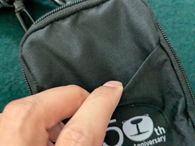 フロントポケットを開けた様子