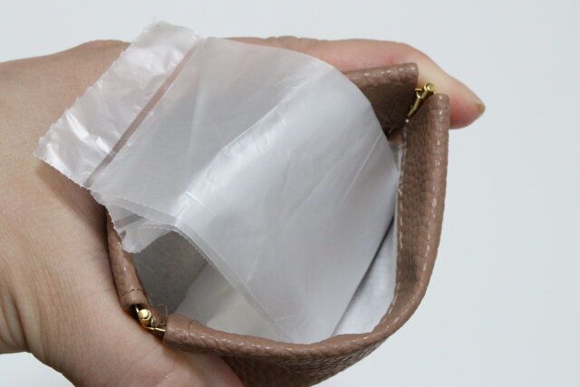 セリアのゴミ袋が入るカラビナ付きワンタッチポーチ