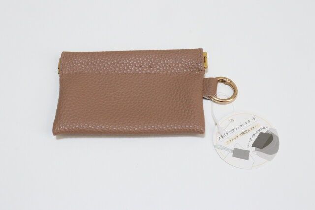 セリアのカラビナ付きワンタッチポーチのパッケージ