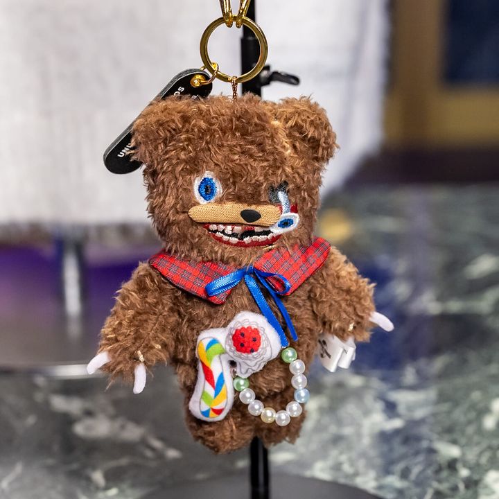 ストラップ付きマスコットキーチェーン（ハミクマ）2