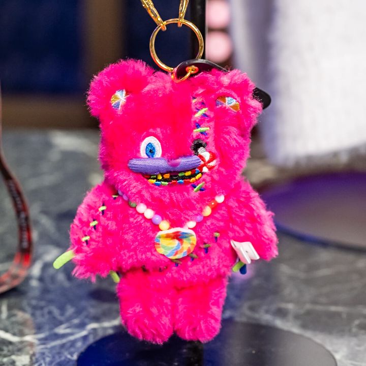 ストラップ付きマスコットキーチェーン（ハミクマキャンディ）