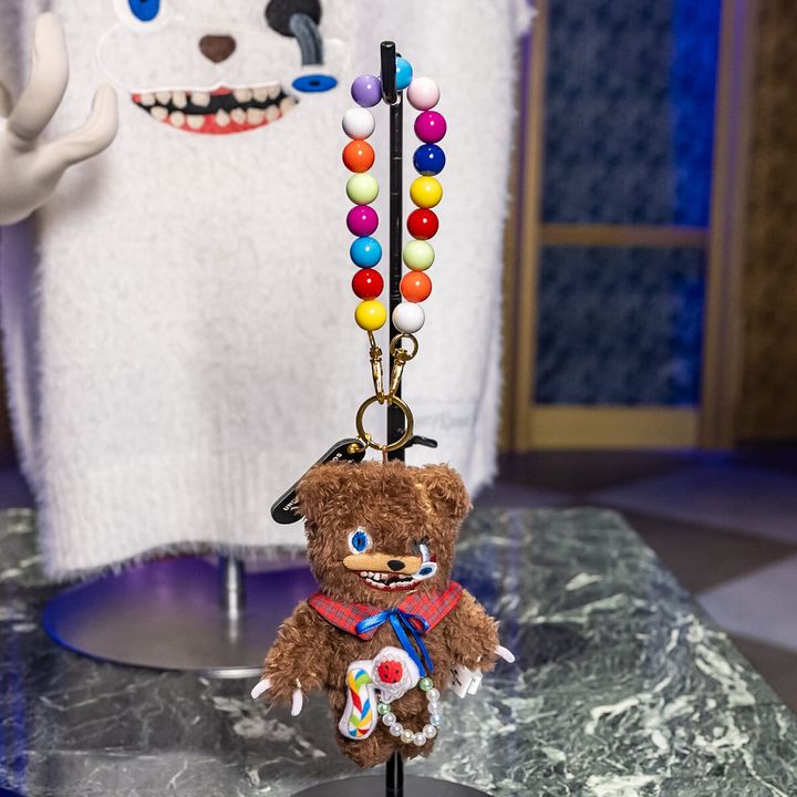 ストラップ付きマスコットキーチェーン（ハミクマ）