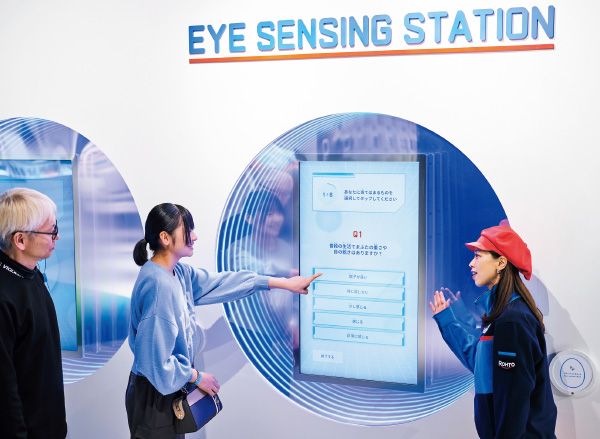 ロート製薬のブース「EYE SENSING STATION」