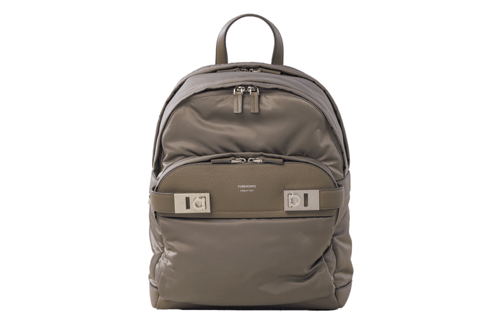 〈フェラガモ〉のバックパック