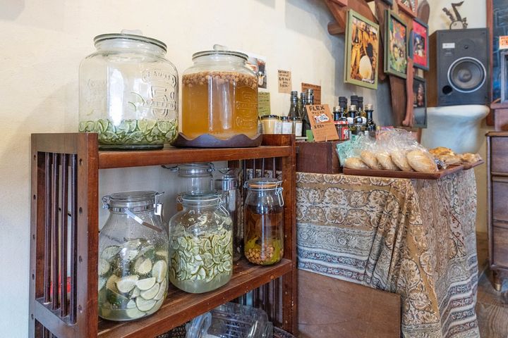 自家製のレーズン酵母や、酵素ジュースに使用するシロップの原液