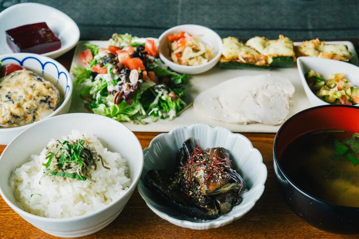 ゆったり石蔵空間で地元の野菜たっぷりの和食御膳を♪青梅のレストラン「繭蔵」
