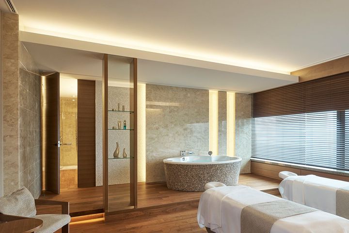 スチームサウナ・ジャグジーバスを完備したスパスイート。