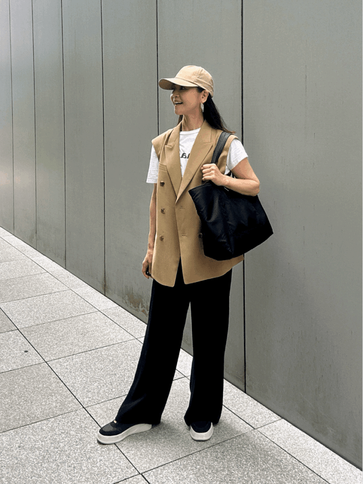 Jire：deuxiemeclasse、 T shirt & cap：madisonblue、 Bag：prada