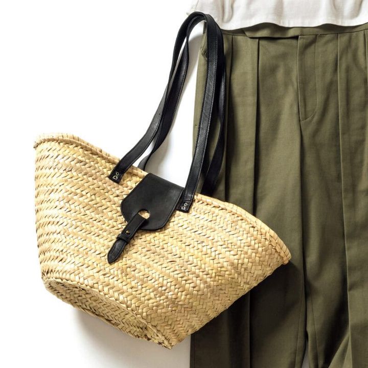 バッグ1万7600円（ケッシュ ル エッセンシャル／ともにザ エディット ストア）