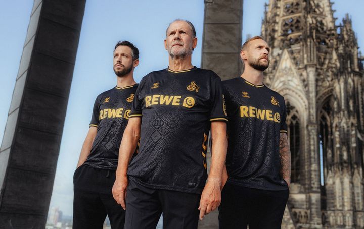 ブンデス昇格の古豪、美しき「大聖堂デザイン」の新ユニフォームを発表！“777周年”の歴史を祝う