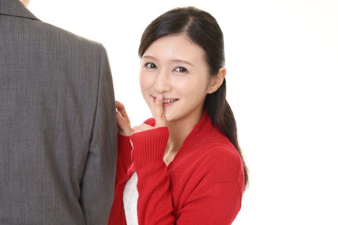 「あの子いいよな…」男性の間でいい話題になる女性の特徴6選