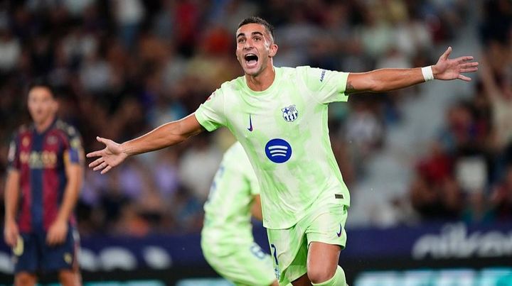 バルセロナ、昨季のユニフォームを着用中…新ユニが「システム」を通過できず