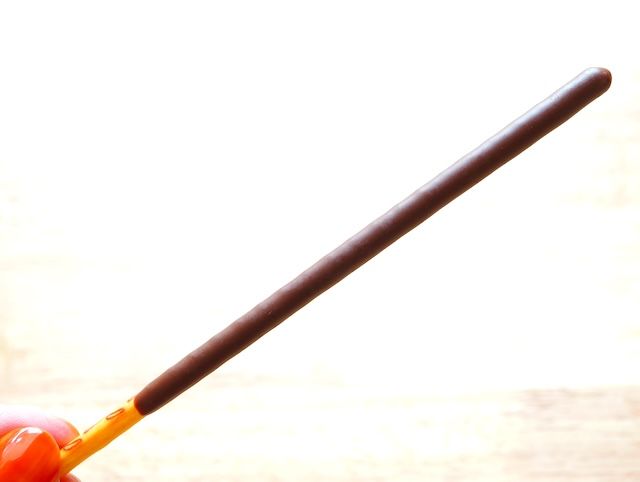 【新旧食べ比べ】ポッキーが10年ぶりにリニューアル！どこが変わった？おいしさを深掘りしてみた 旧ポッキー