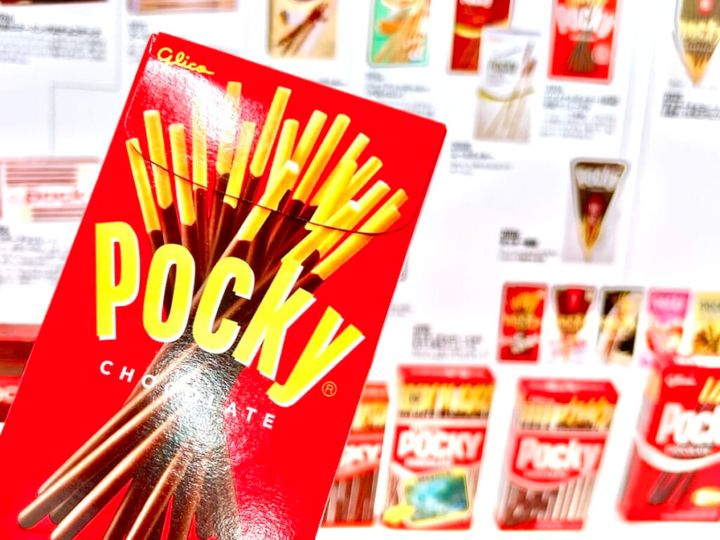 【新旧食べ比べ】ポッキーが10年ぶりにリニューアル！どこが変わった？おいしさを深掘りしてみた 新ポッキー年表