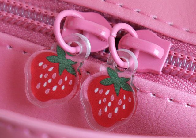 宝島社ベティーズブルーコスメポーチイチゴファスナートップ