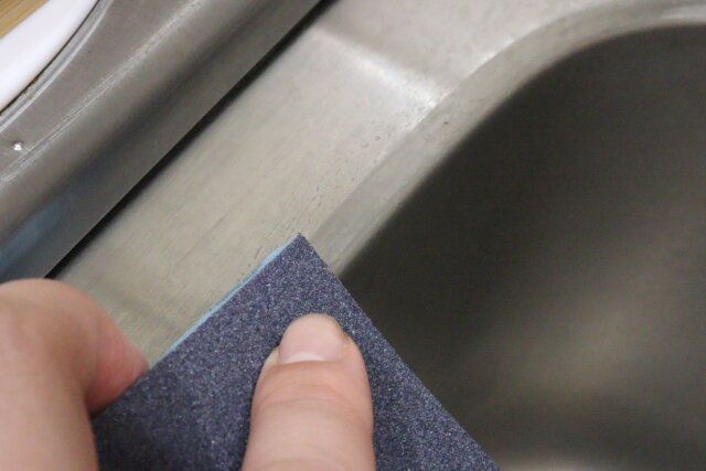 セリア ステンレスシンク磨きスポンジ 使用例 シンク フチ