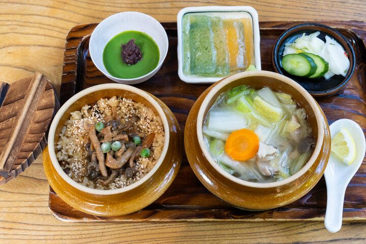 奥多摩の山間でおいしい釜めしランチを♪行列ができる人気店「釜めし なかい」