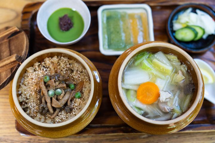 奥多摩の山間でおいしい釜めしランチを♪行列ができる人気店「釜めし なかい」