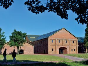 青森〈弘前れんが倉庫美術館〉外観