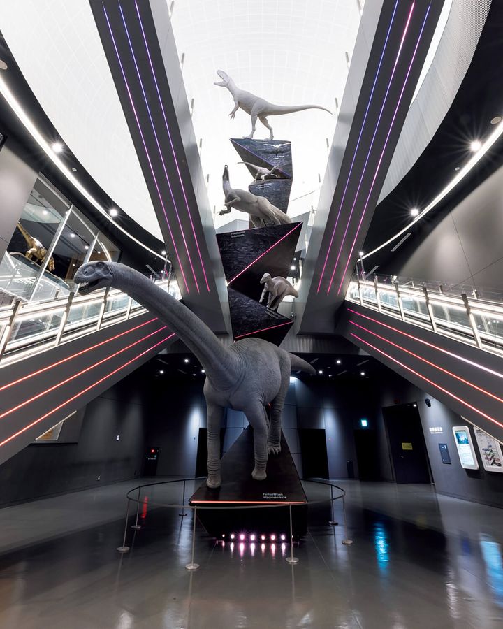 福井〈福井県立恐竜博物館〉の「恐竜の塔」