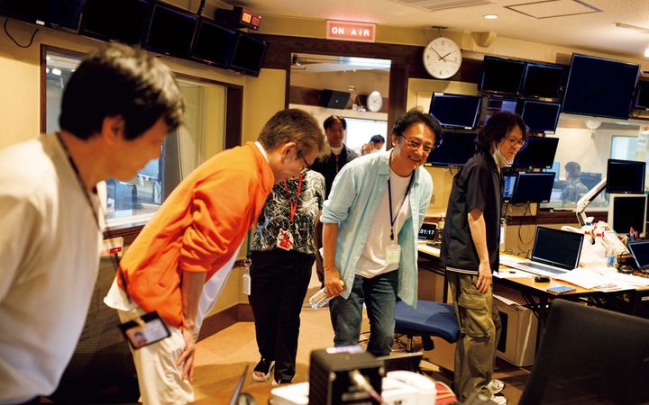 ゲストを見送るスタッフたち