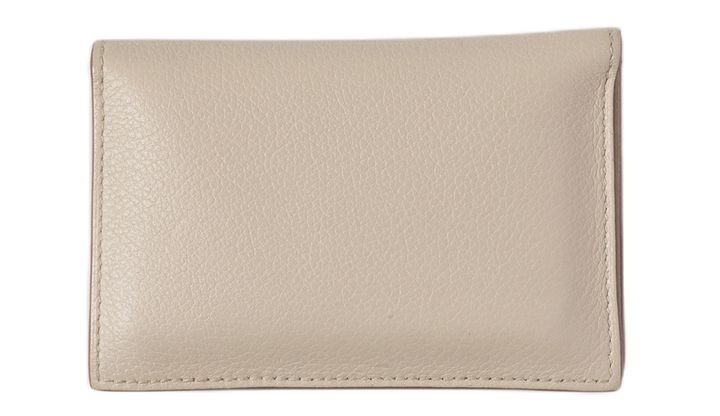 玉城ティナのバッグの中身