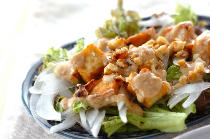 厚揚げとクルミのサラダ