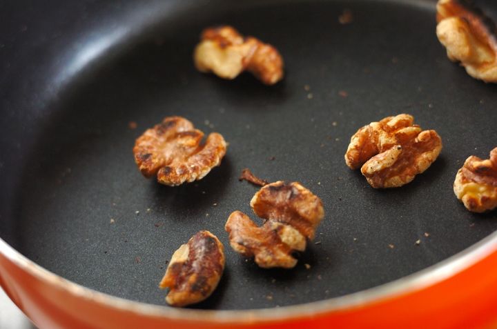 厚揚げとクルミのサラダの下準備1