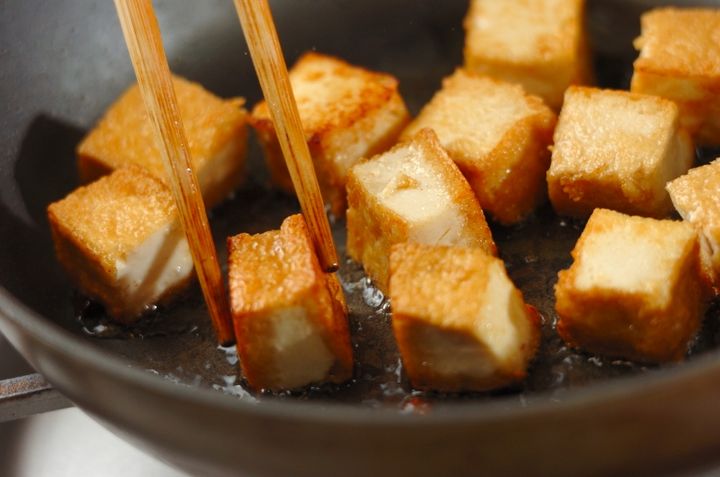 厚揚げとクルミのサラダの作り方1