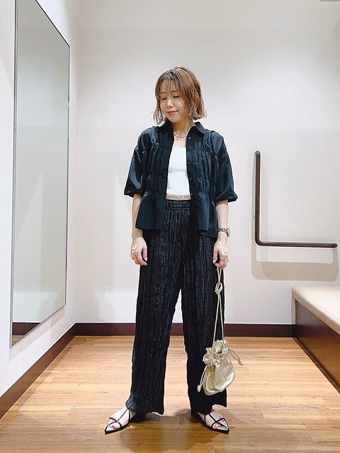 黒ブラウスコーデ4