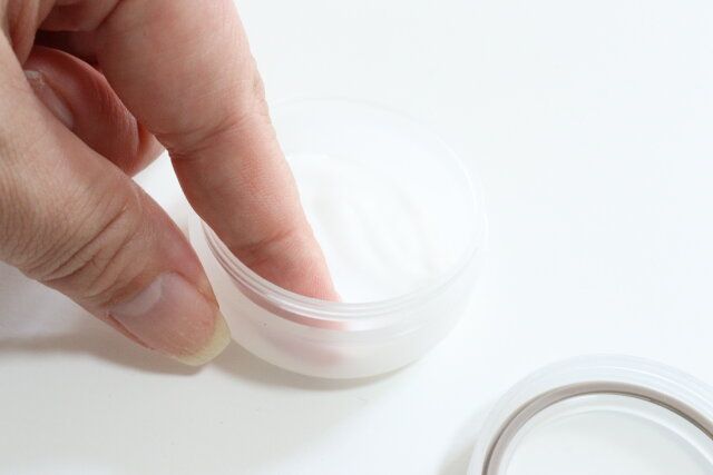 パッキン付クリームケース（fun trip） 取り出し