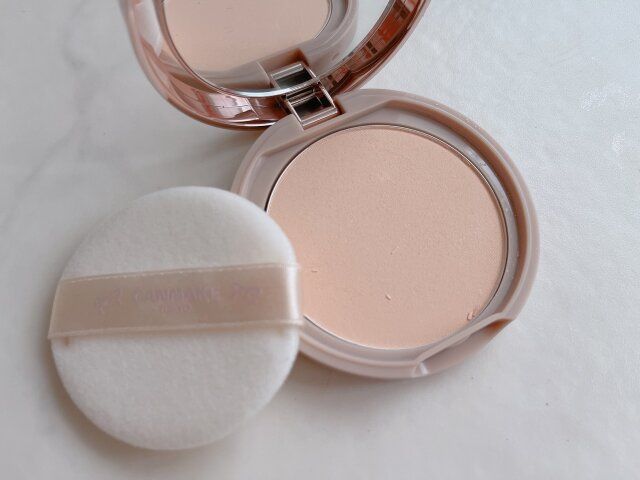 キャンメイク マシュマロフィニッシュパウダー MOマットオークル コンパクトの中身
