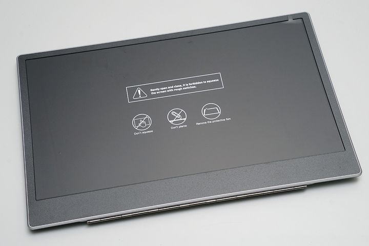 実際に手にとると非常にしっかりとした作りです。