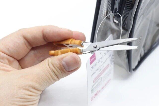 コンパクトキャップ付ハサミ（ブラウン） 使用例