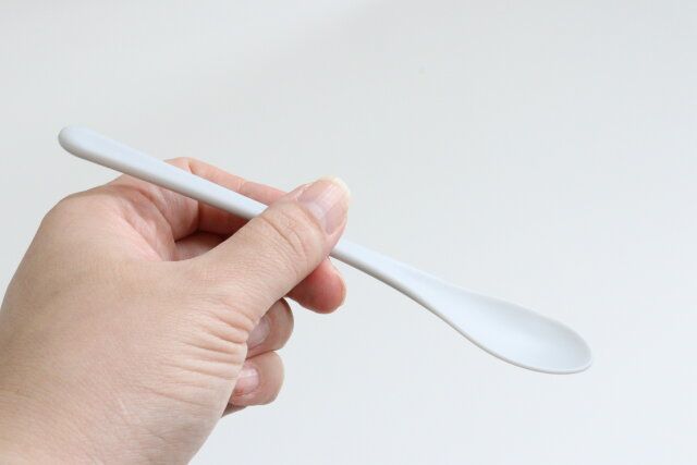 ダイソーの木箸＆スプーンセット（ケース付き）の細身なスプーン