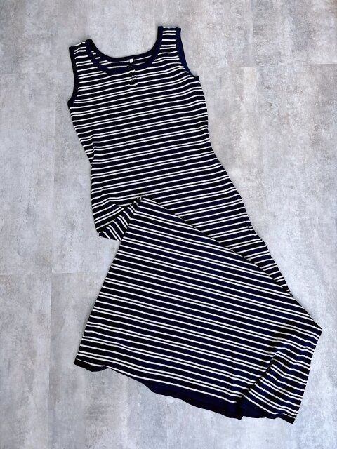 coca シャリ感レーヨンノースリーブニットワンピース ブラックが基調のボーダーA