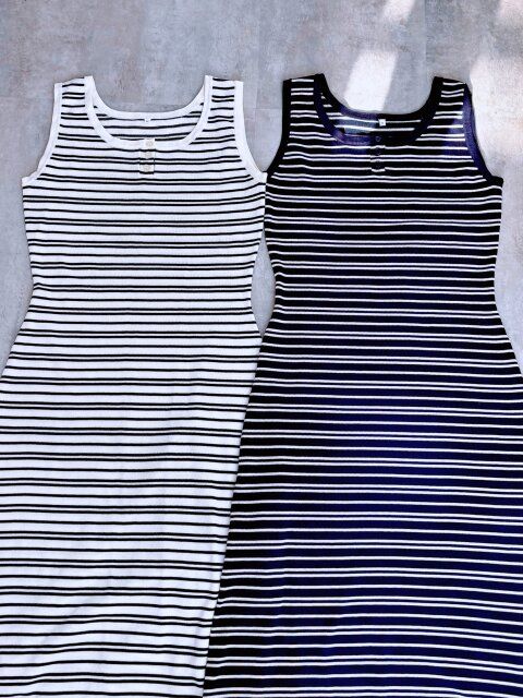 coca シャリ感レーヨンノースリーブニットワンピース ブラックが基調のボーダーAとホワイトが基調のボーダーB