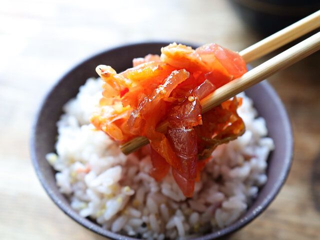 器にごはんを盛り、④を乗せる。