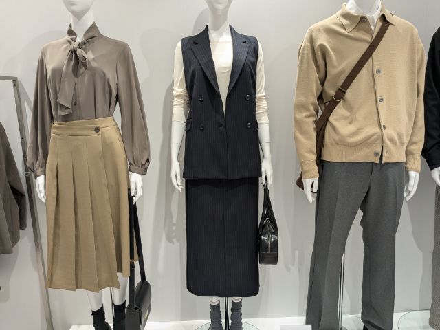 新作を着たマネキン3体
