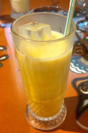 志免町「タージマハル」のマンゴーラッシー