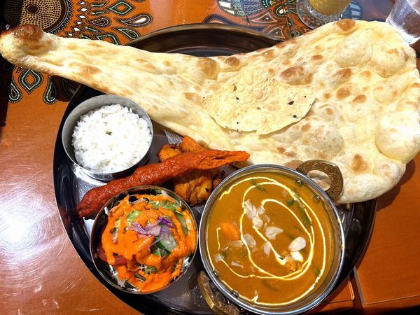 志免町「タージマハル」ベジタブルカレー全体